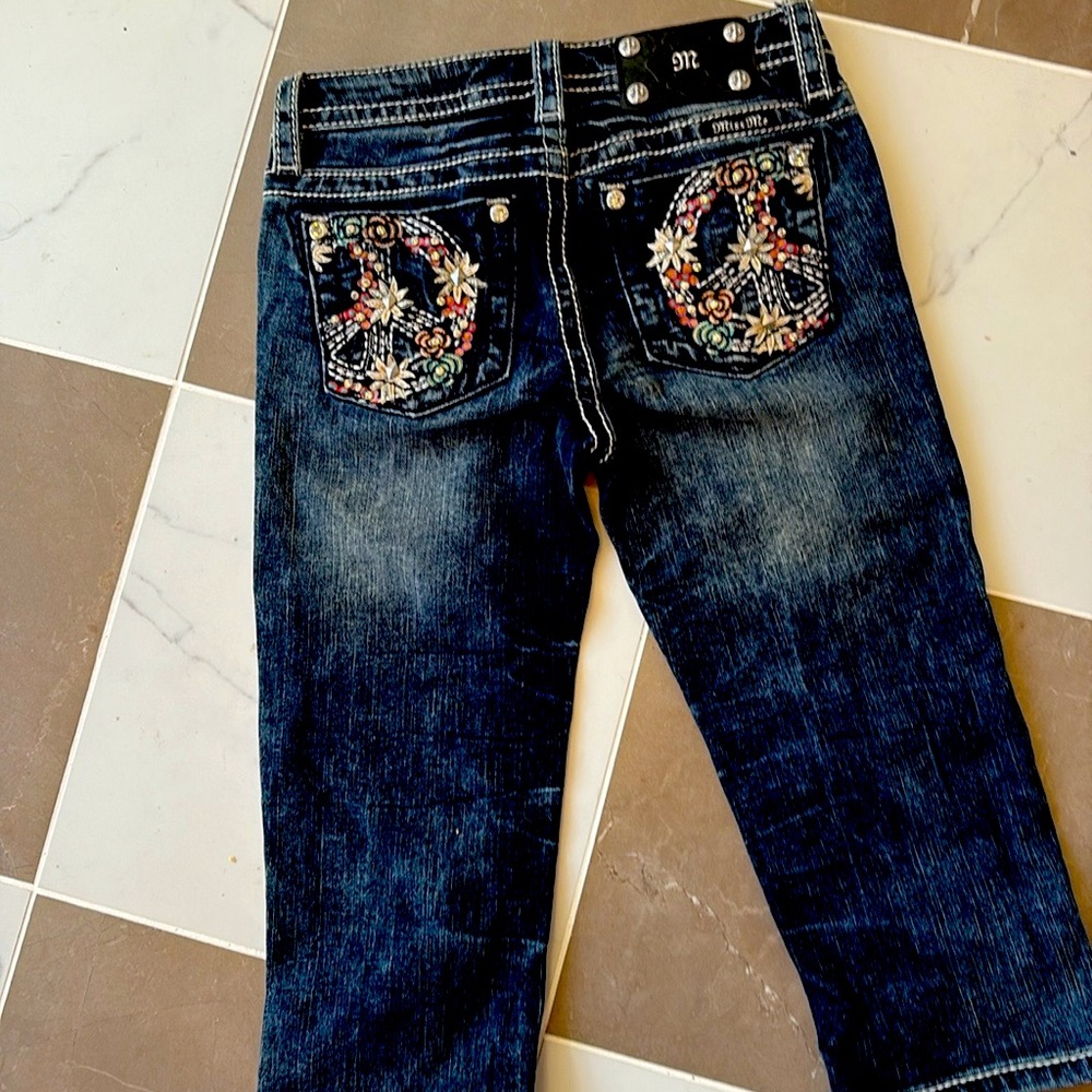 NWT Miss Me embroidered capri jeans